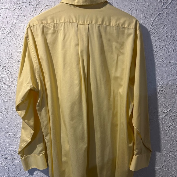 Men’s Pale Yellow IZOD Wrinkle Free Twill Long sleeve Button down Collared Shirt - Picture 3 of 3